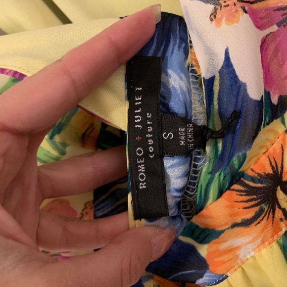 Romeo & Juliet Couture Floral Halter Romper - Picture 4 of 6